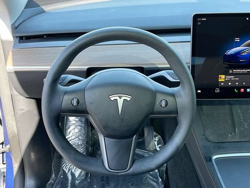Used 2024 Tesla Model Y Long Range AWD/4WD image 11