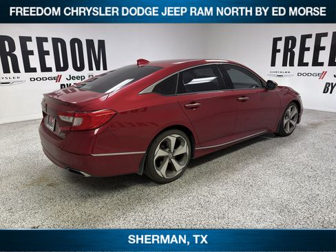 Used 2018 Honda Accord Touring image 4