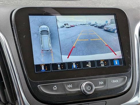 Used 2022 Chevrolet Equinox Premier AWD/4WD image 11