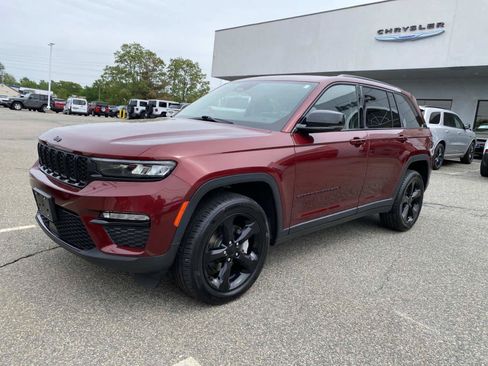 Certified 2023 Jeep Grand Cherokee Limited w/ Black Appearance Package AWD/4WD image 8