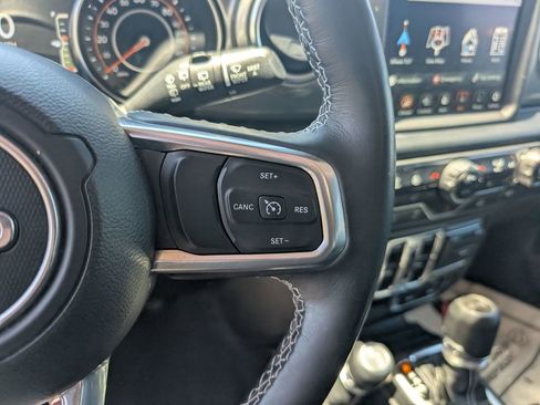 Used 2022 Jeep Wrangler Unlimited Sahara w/ Cold Weather Group AWD/4WD image 16