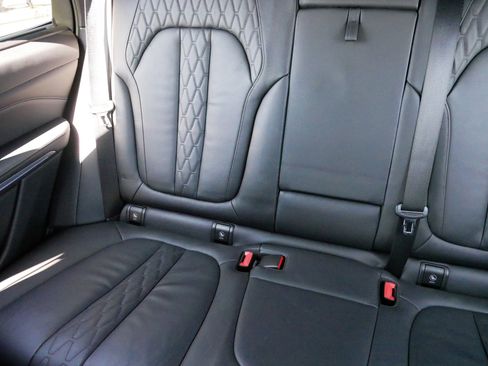 Used 2019 BMW X5 xDrive50i w/ M Sport Package image 12