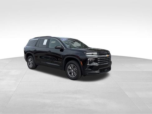 Used 2025 Chevrolet Traverse LT image 9