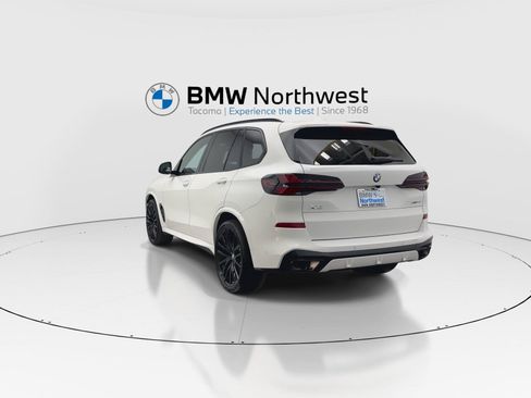 New 2026 BMW X5 xDrive40i w/ M Sport Package AWD/4WD image 3