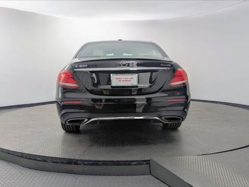Used 2017 Mercedes-Benz E 300 4MATIC image 7