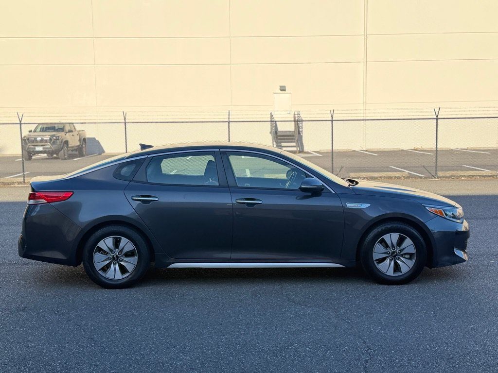 Used 2017 Kia Optima Premium w/ Hybrid Convenience Package FWD image 3