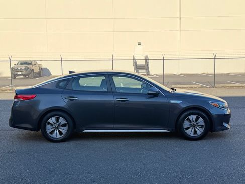 Used 2017 Kia Optima Premium w/ Hybrid Convenience Package FWD image 3