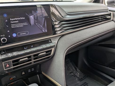 Used 2025 Toyota Camry LE image 15