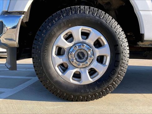 Used 2024 Ford F250 XLT w/ FX4 Off-Road Package image 12