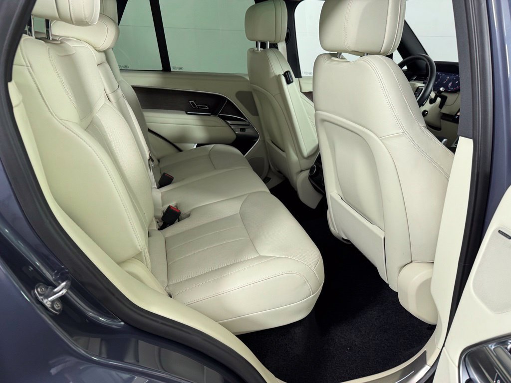 Used 2025 Land Rover Range Rover SE AWD/4WD image 32