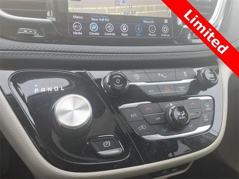 Used 2020 Chrysler Pacifica Limited image 17
