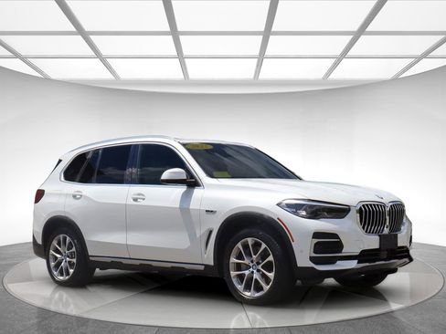 Used 2022 BMW X5 xDrive45e AWD/4WD image 3