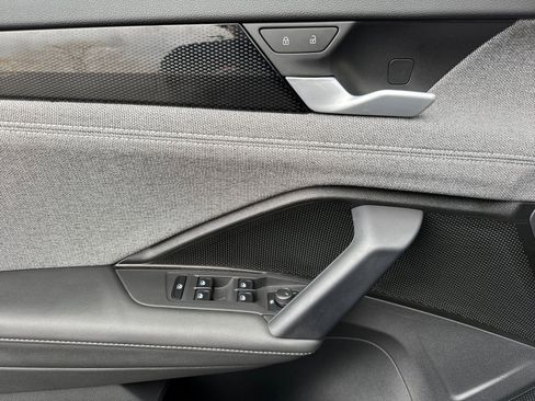 Used 2025 Volkswagen Tiguan S w/ 18" Wheel Package image 10