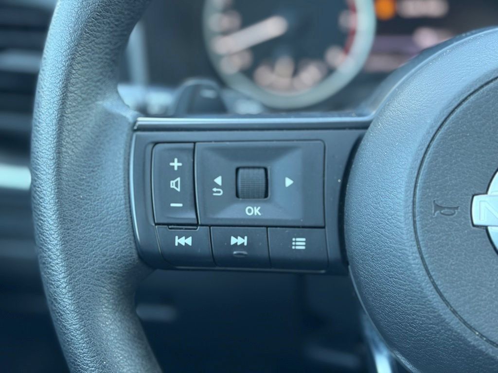 Used 2024 Nissan Rogue S AWD/4WD image 21