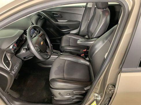 Used 2021 Chevrolet Trax LT image 25