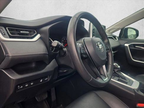 Used 2021 Toyota RAV4 XLE Premium image 9