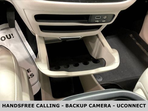 Used 2018 Chrysler Pacifica Touring-L FWD image 37