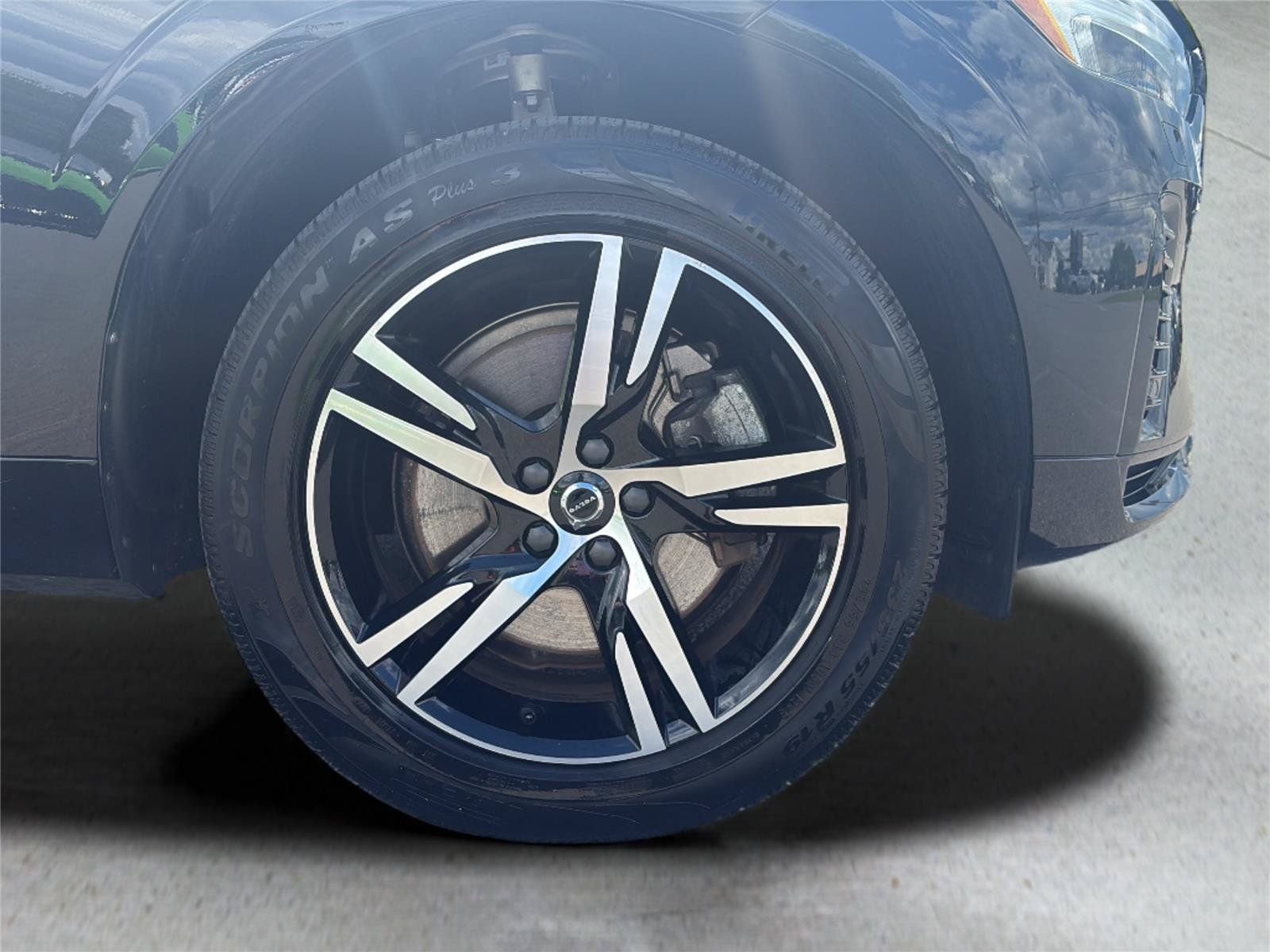 Used 2022 Volvo XC60 T8 R-Design w/ Climate Package AWD/4WD image 27