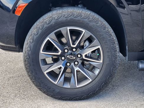 Certified 2023 Chevrolet Tahoe Z71 w/ Luxury Package AWD/4WD image 12