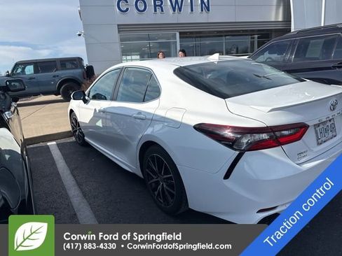 Used 2021 Toyota Camry SE image 2