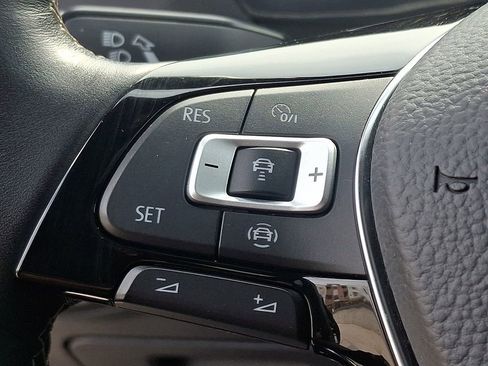 Used 2021 Volkswagen Tiguan SE R-Line image 22