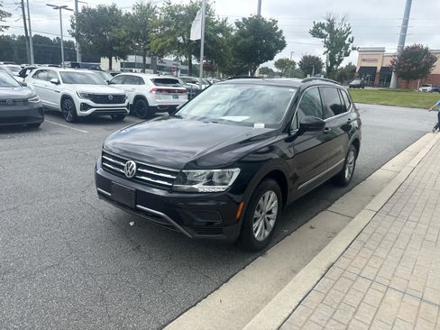Used 2018 Volkswagen Tiguan SE w/ Panoramic Sunroof Package AWD/4WD image 4