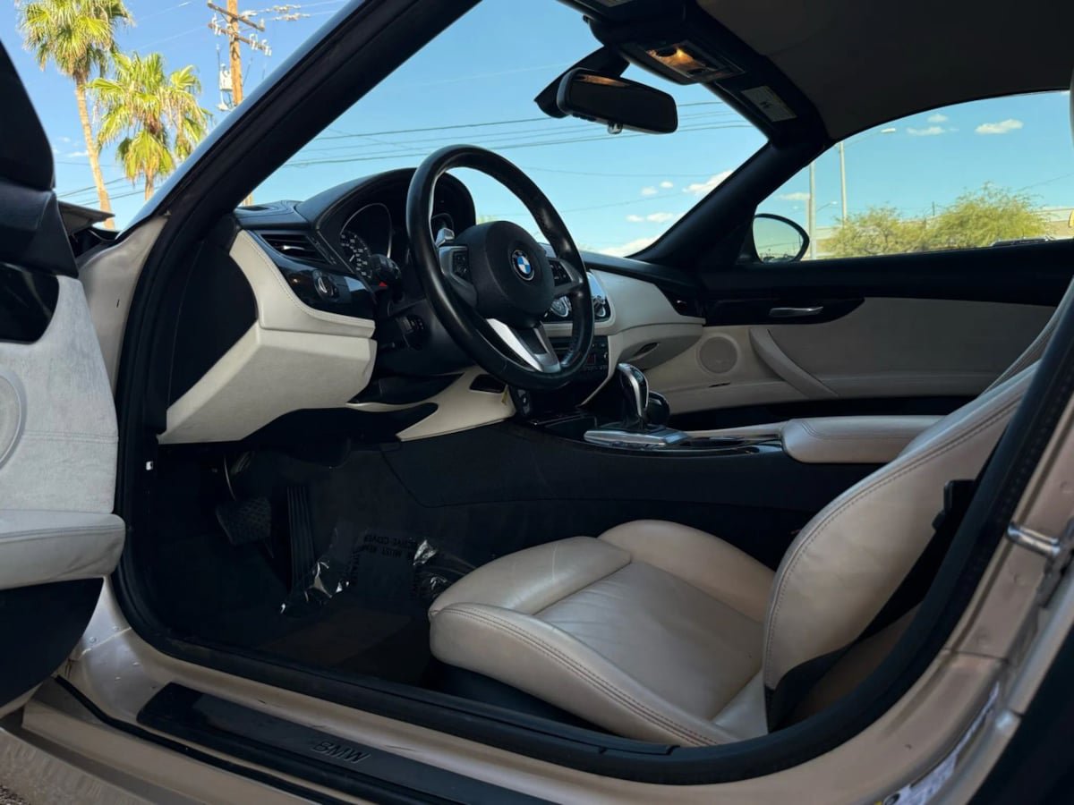 Used 2011 BMW Z4 sDrive35i RWD image 41