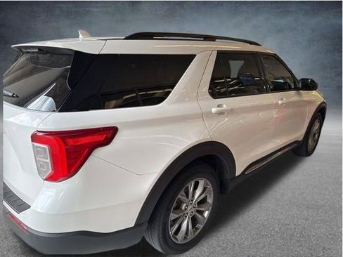 Used 2023 Ford Explorer XLT w/ Equipment Group 202A RWD image 6
