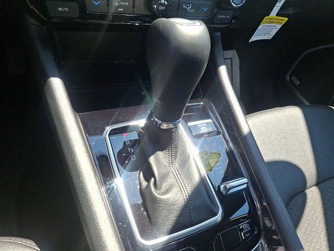Used 2025 Jeep Compass Latitude w/ Sun & Sound Group AWD/4WD image 15
