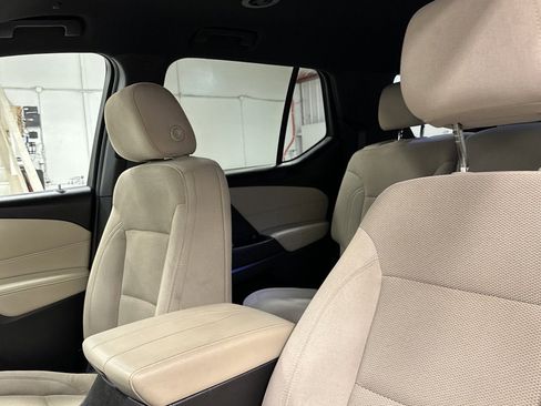 Used 2023 Chevrolet Traverse LS image 5