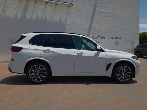 New 2026 BMW X5 xDrive40i w/ M Sport Package AWD/4WD image 4