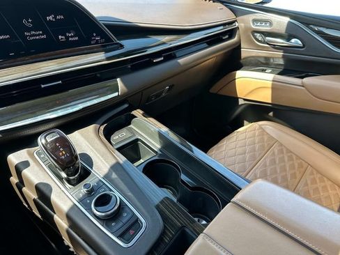 Used 2021 Cadillac Escalade Premium Luxury w/ LPO, Illumination Package AWD/4WD image 34