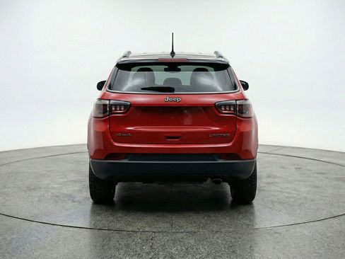 Used 2025 Jeep Compass Trailhawk AWD/4WD image 7