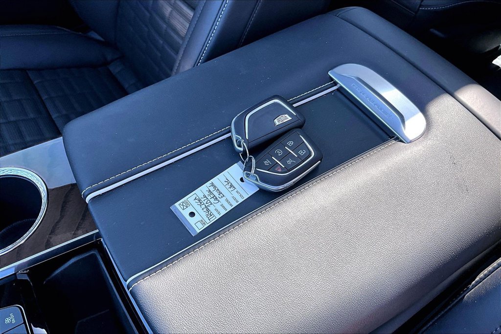 Used 2026 Cadillac Escalade Platinum Sport w/ LPO, Floor Liner Package AWD/4WD image 10