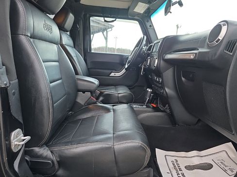 Used 2012 Jeep Wrangler Sahara w/ Dual Top Group image 18