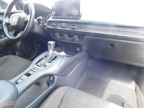 Used 2025 Honda HR-V Sport image 17