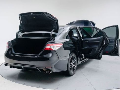 Used 2020 Toyota Camry SE image 21