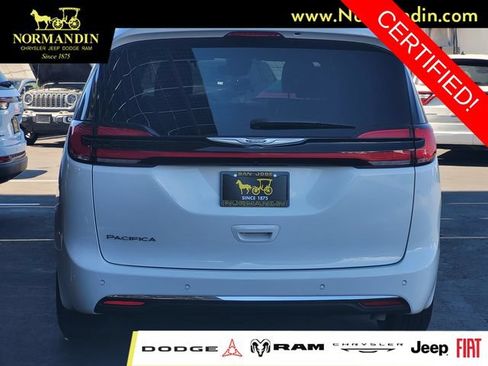 Certified 2025 Chrysler Pacifica Select FWD image 5