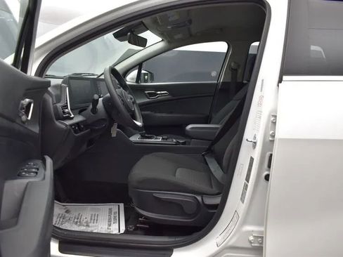 Used 2024 Kia Sportage LX image 15