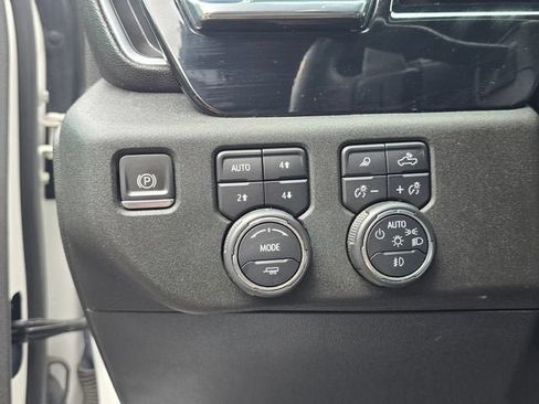 Used 2024 Chevrolet Silverado 1500 High Country w/ Z71 Off-Road Package AWD/4WD image 19