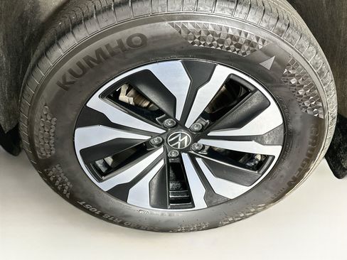 Used 2024 Volkswagen Atlas SE FWD image 11