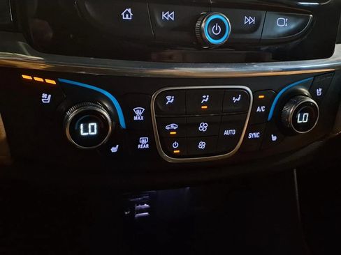Used 2023 Chevrolet Traverse Premier AWD/4WD image 22