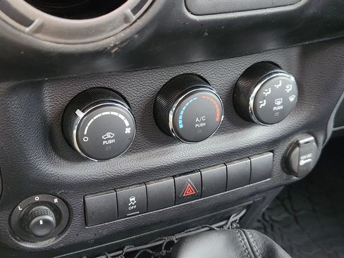Used 2015 Jeep Wrangler Unlimited Sport w/ Quick Order Package 23S AWD/4WD image 29