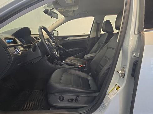 Used 2015 Volkswagen Passat 1.8T Limited Edition FWD image 9