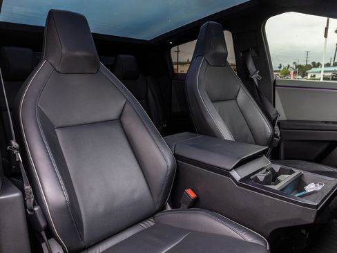 Used 2024 Tesla Cybertruck Cyberbeast AWD/4WD image 31