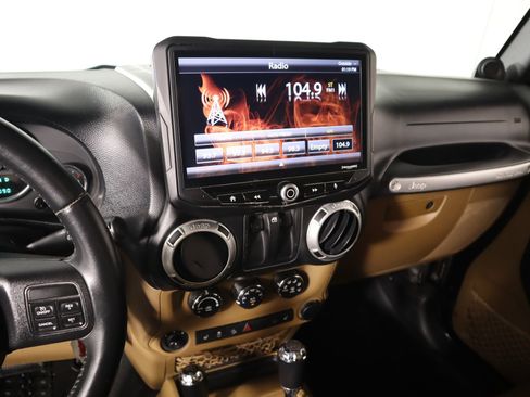 Used 2012 Jeep Wrangler Rubicon w/ PWR Convenience Group image 5