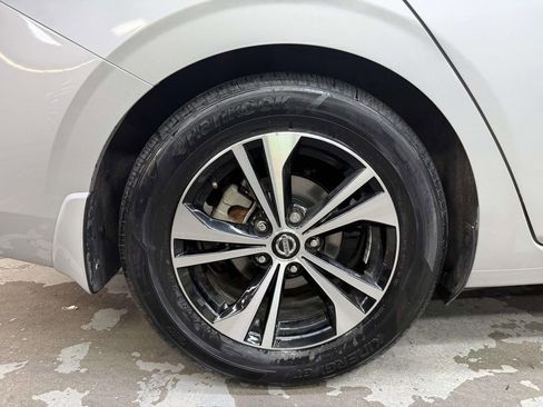 Used 2022 Nissan Sentra SV FWD image 9