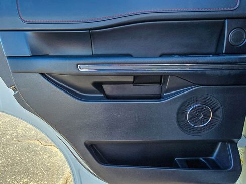 Used 2023 Ford Expedition Limited image 29