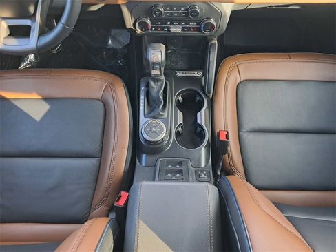 Used 2024 Ford Bronco Outer Banks image 18