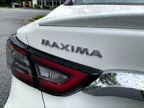 Used 2023 Nissan Maxima Platinum w/ Sport Mat Group FWD image 19